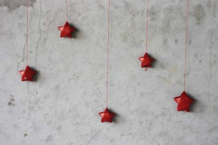 weihnachtsstern-basteln-unikale-kleine-süße-sterne-in-rot
