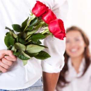 Rosenstrauß für ein Valentinstag in Rot