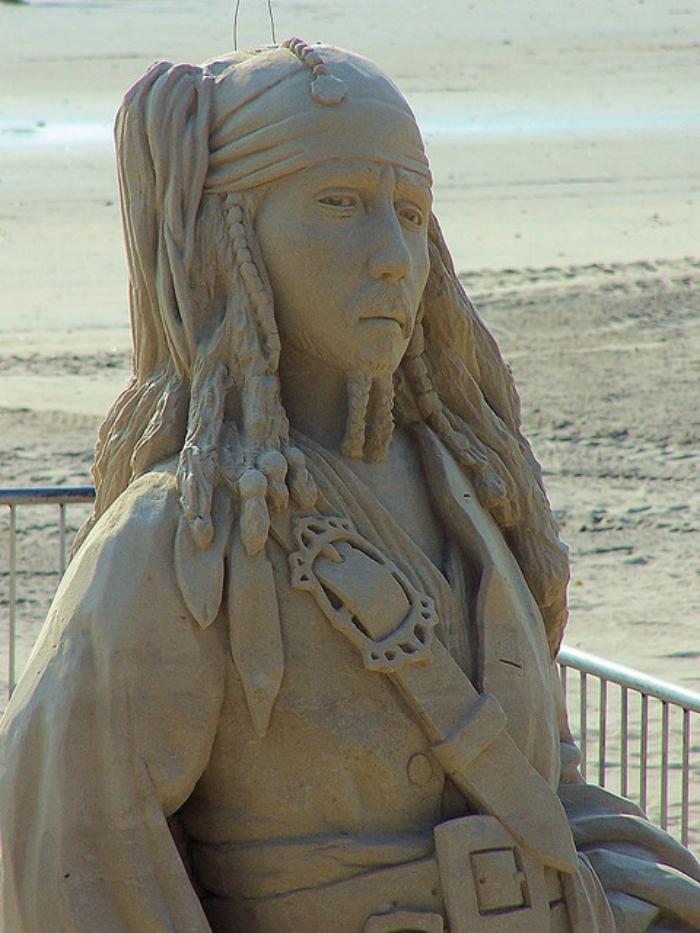 Sandskulptur-von-Jack-Sparrow-vom-berühmten-Film