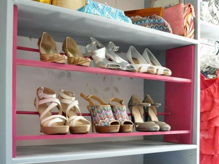 Schuhregale-in-Weiß-und-Pink-für-Damen-Schuhe