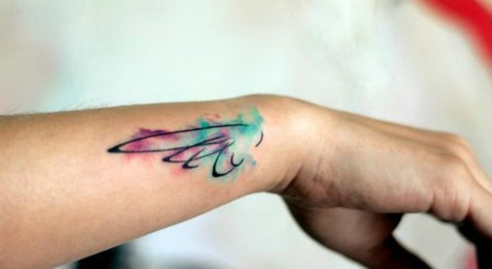 Tattoo-Handgelenk-bunte-Tattoo-Ideen