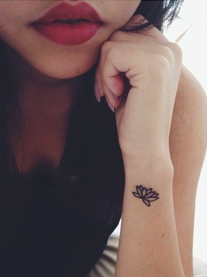 Tattoo-am-Handgelenk-Tattoos-für-Frauen