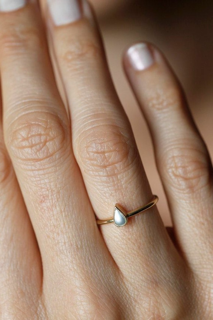 ausgefallene-Verlobungsringe-Gold-Perle-simples-zärtliches-Modell