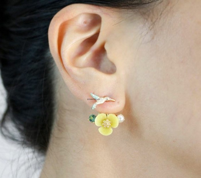 außergewöhnlicher-Schmuck-originelles-Modell-Ohrringe-gelbe-Blumen-Vogel