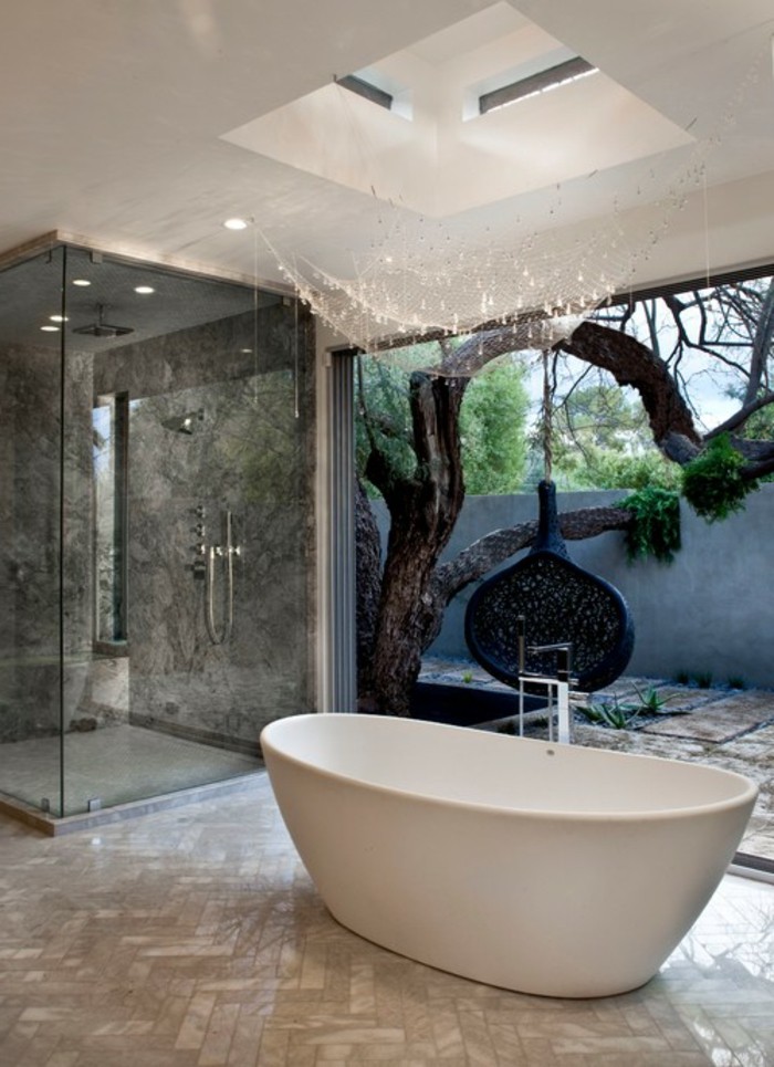 badezimmer-bilder-herrliche-weiße-badewanne-freistehend