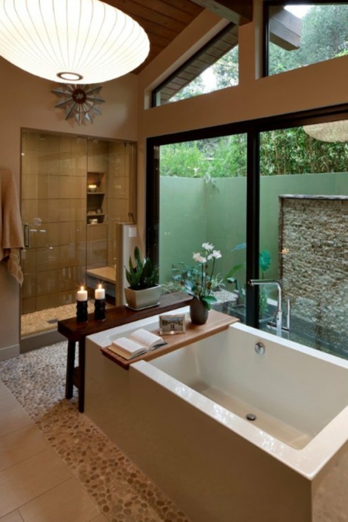 badezimmer-modern-gestalten-super-große-fenster-schöne-badewanne