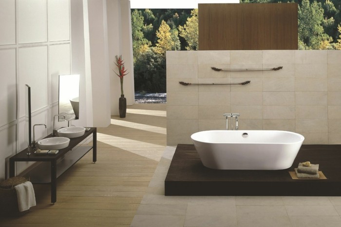 badezimmereinrichtung-weiße-schöne-badewanne-beige-gestaltung