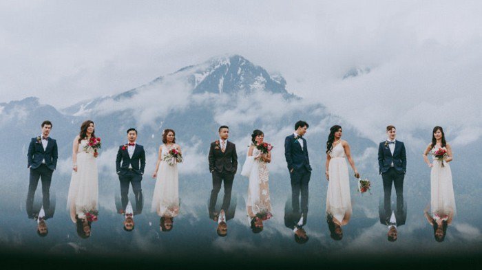 coole-Hochzeitsfotografie-Wiederspiegelung-am-Fuß-des-Berges-originelle-Hochzeitsbilder