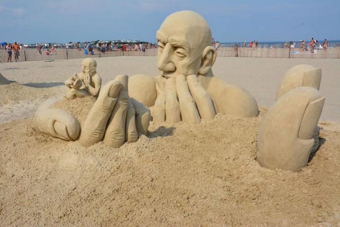 coole-Sandskulpturen-gemacht-für-einen-Festival