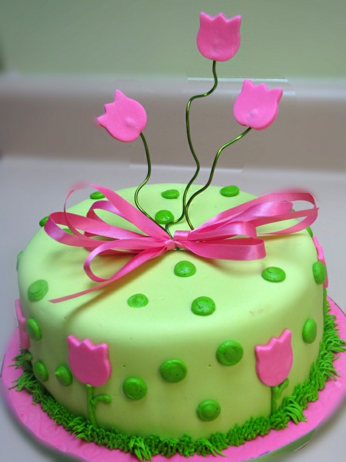 geburtstagskuchen-rezepte-kleine-leckere-torte-in-grün-und-pink