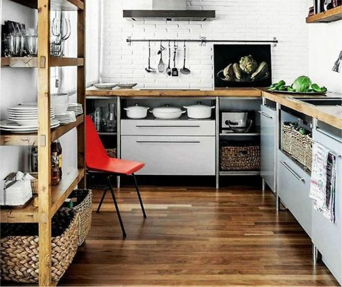 gemütliche-moderne-Küche-mit-Parkettboden