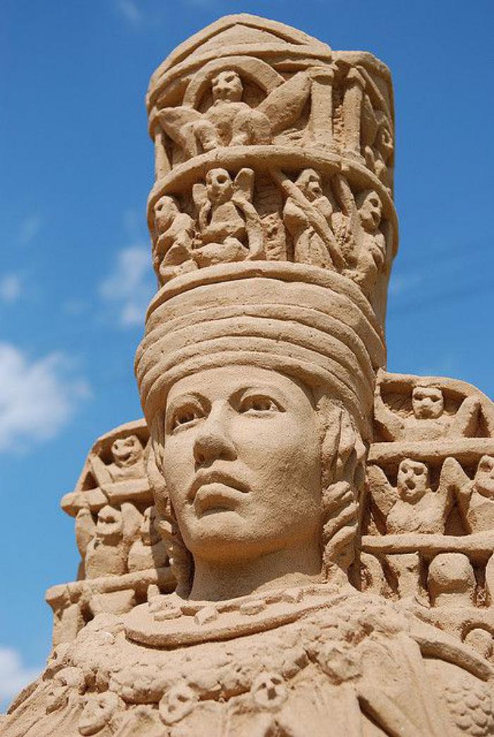 meisterhafte-Sandskulptur-von-ägyptischem-Pharaon