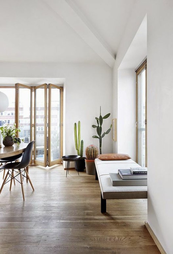 moderne-Wohnung-hölzerne-Möbel-Terasse-Holzboden