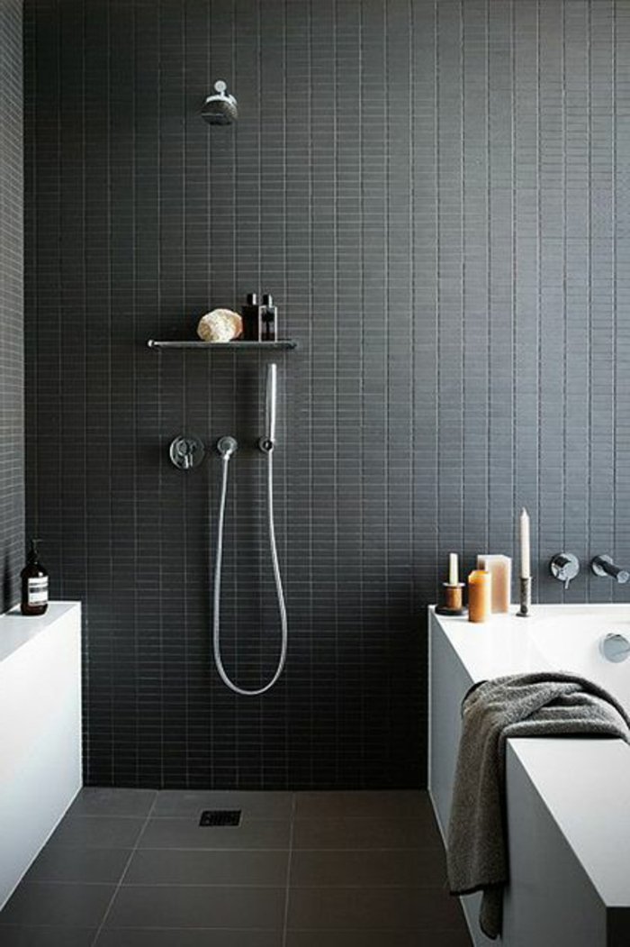 modernes-Badezimmer-Interieur-graue-Wandfarbe