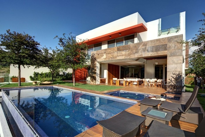 modernes-haus-attraktives-design-mit-einem-schönen-pool