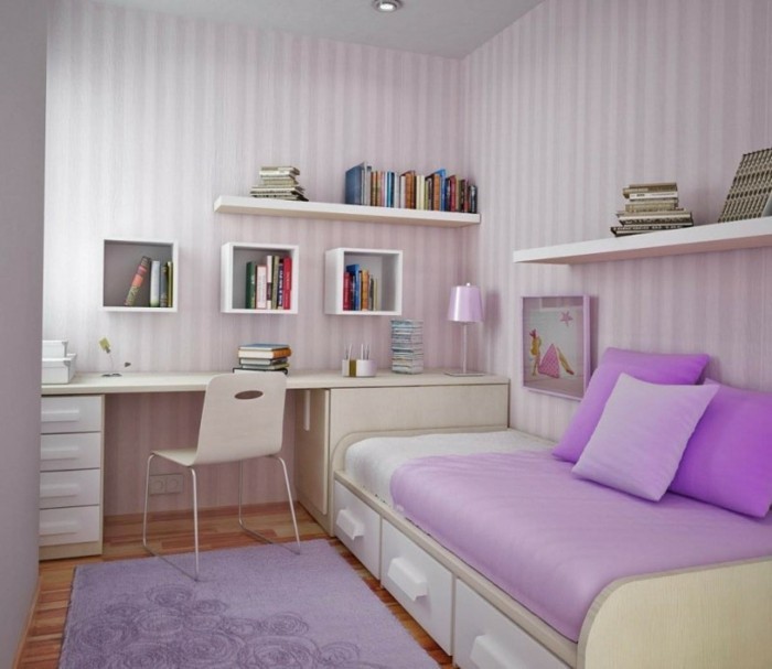 mädchenzimmer-möbel-weißer-schreibtisch-und-bett-sofa-mit-lila-kissen
