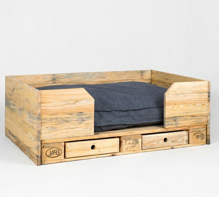 palletten-möbel-kreatives-modell-sofa-mit-schubladen