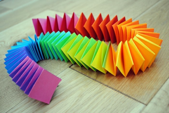 papier-falten-bunte-farben-wunderschönes-modell