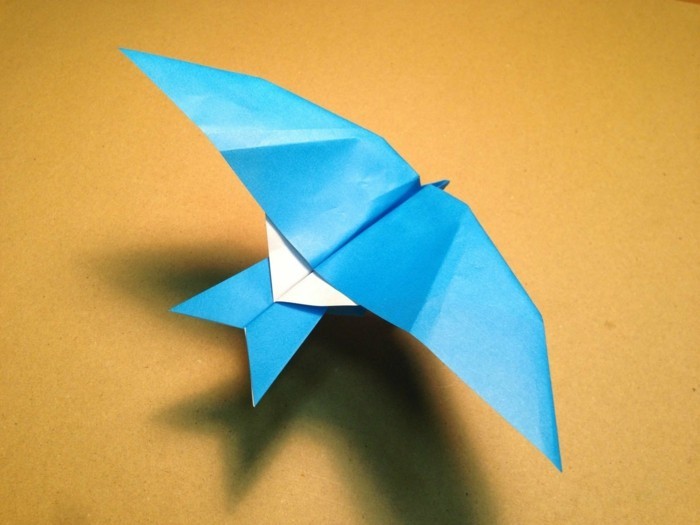 papier-falten-vogel-in-blau-selber-machen