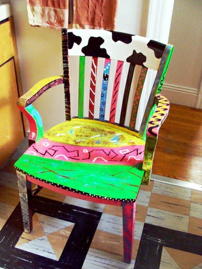 recycling-möbel-bunter-schöner-stuhl