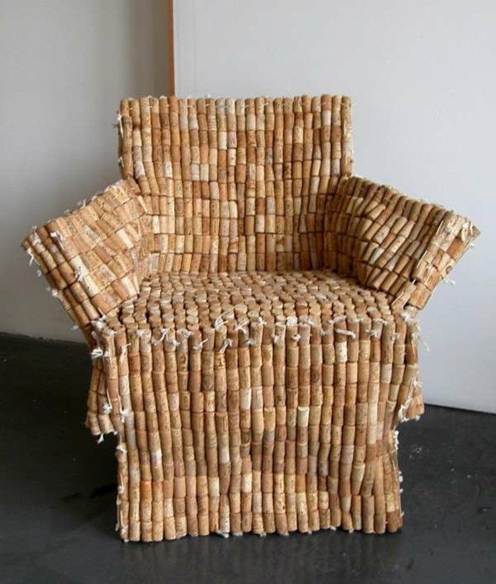 recycling-möbel-kreatives-design-sessel-aus-aus-kork