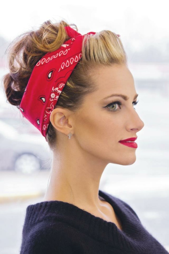 rockabilly-frisuren-50er-jahre-style-super-schminken-und-rotes-haarband