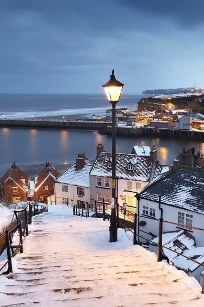 romantisches-Winterbild-aus-North-Yorkshire-England