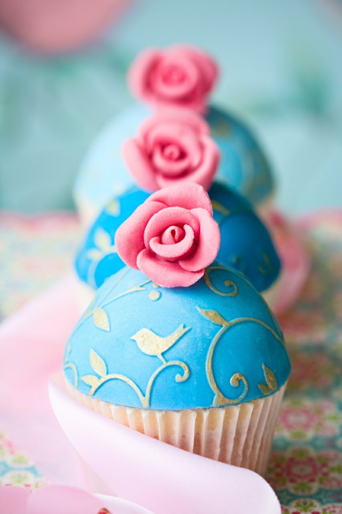 süße-blaue-Cupcakes-mit-Aschenputtel-Motiven