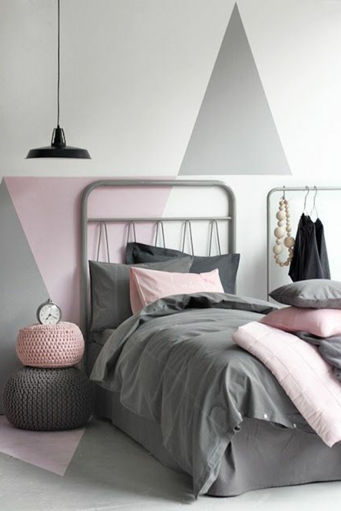 wandfarbe-grau-gemütliches-modell-schlafzimmer-rosige-nuancen
