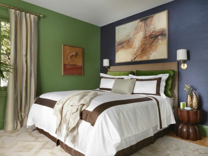 wandfarbe-grün-unikales-modell-schlafzimmer-weiße-bettwäsche