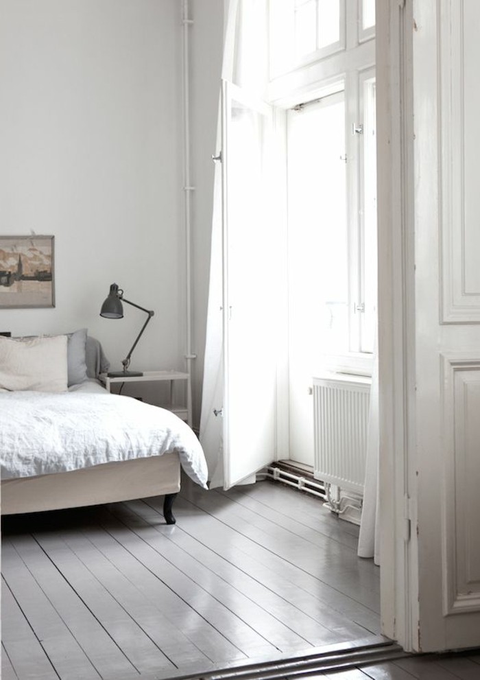wandfarbe-weiß-elegante-gestaltung-schlafzimmer-weiße-gardinen