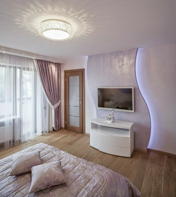 wandfarbe-weiß-indirekte-moderne-beleuchtung-im-schlafzimmer
