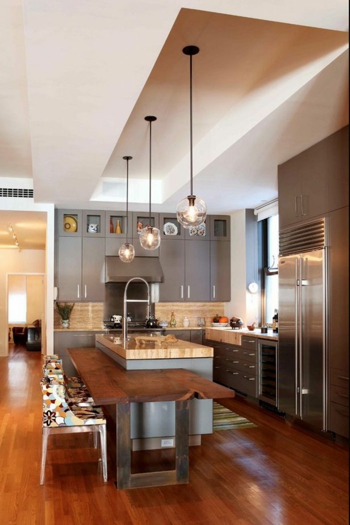 wunderschönes-modernes-Küchen-Interieur-laminiertes-Parkett