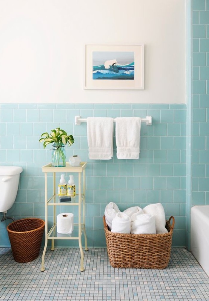 schöne-Badezimmer-Fliesen-mitmediterraner-Gestaltung-in-Blau
