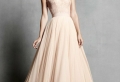 Rosa Brautkleid für einen glamourösen Hochzeits-Look