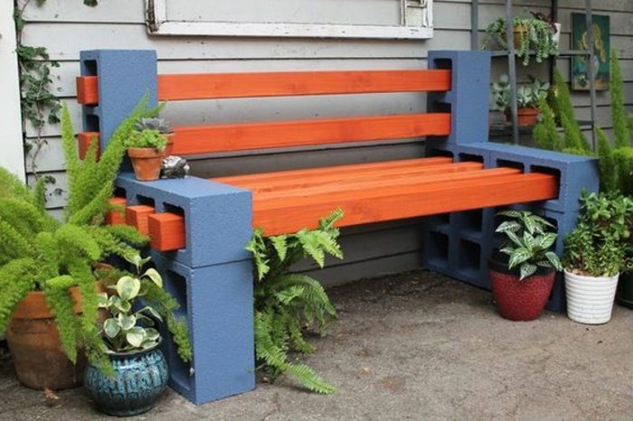 DIY-Gartenbank-in-grellen-Farben