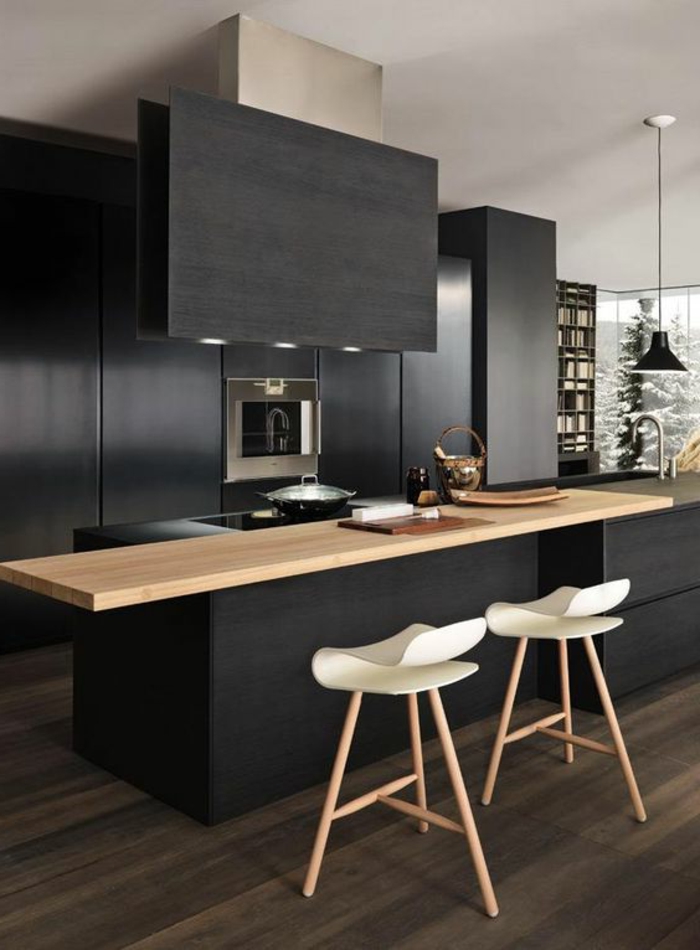 Designer-Küchenstühle-in-Weiß-schwarze-Schränke