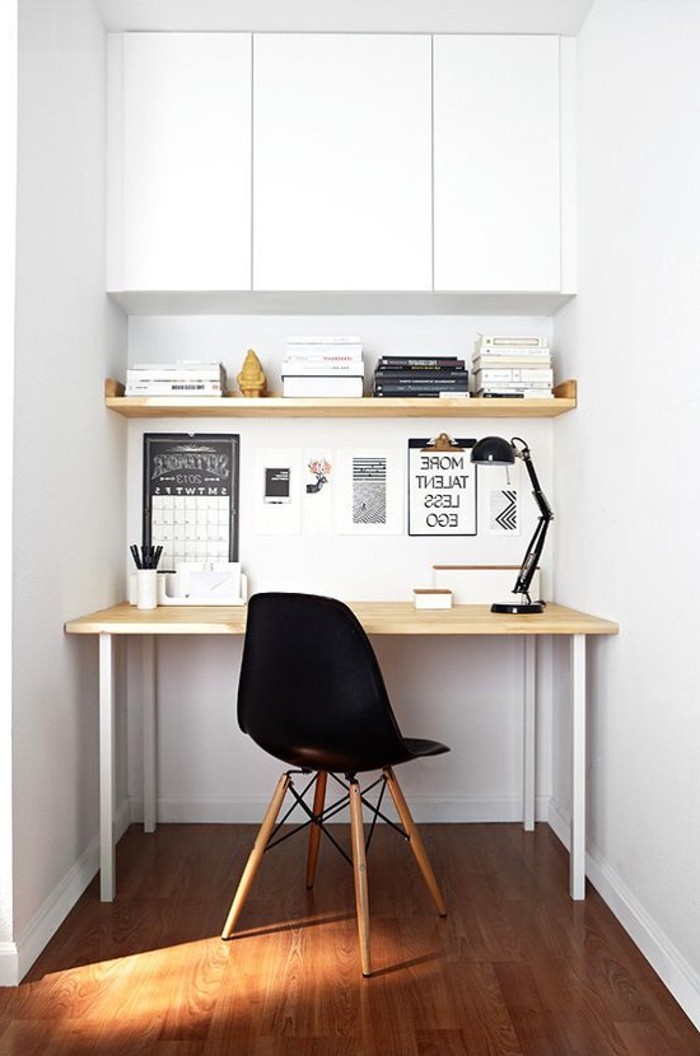Einrichtungsidee-für-Arbeitszimmer-weißer-Schreibtisch-schwarzer-Stuhl
