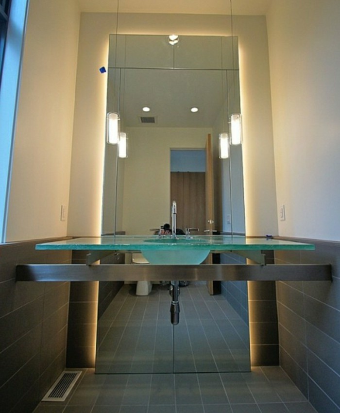 Glas-Waschbecken-badezimmer-mit-beleuchtung