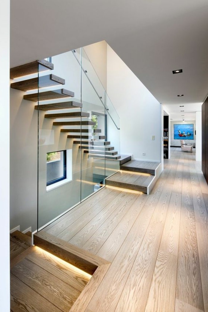 Glasgeländer-Treppe-parketboden-und-glaswand