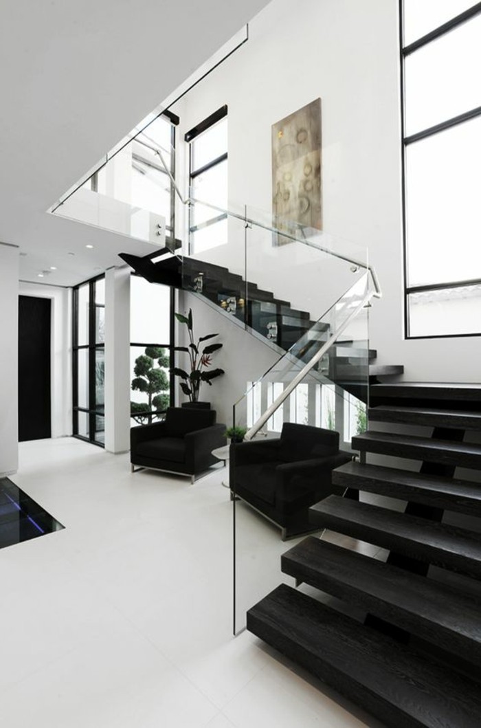 Glasgeländer-Treppe-schwarz-weiße-gestaltung