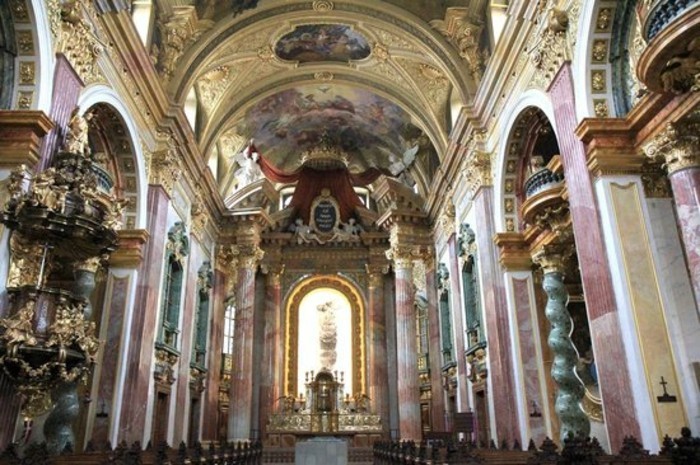 Jesuitenkirche-in-Wien-Österreich-barock-bauwerke-unikale-architektur