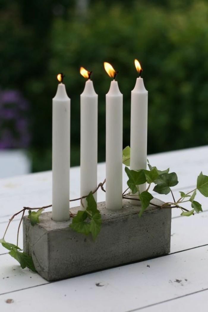 Kerzenhalter-basteln-Betonziegel-weiße-Kerzen