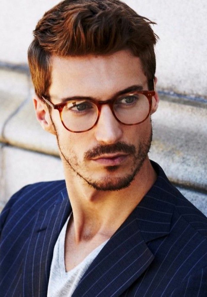 Mann-mit-schönen-retro-Brillen