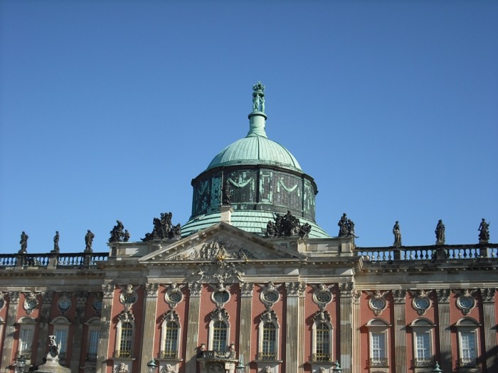 Neues-Palais-Potsdam-Deutschland-mode-im-barock-kunst