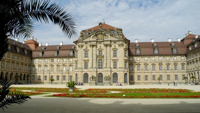 Schloss-Weißenstein-Pommersfelden-Deutschland-barock-mode-bei-der-architektur
