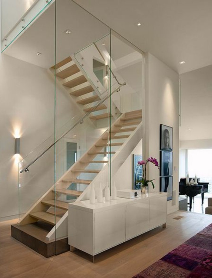 Treppe-glasgeländer-und-glaswand
