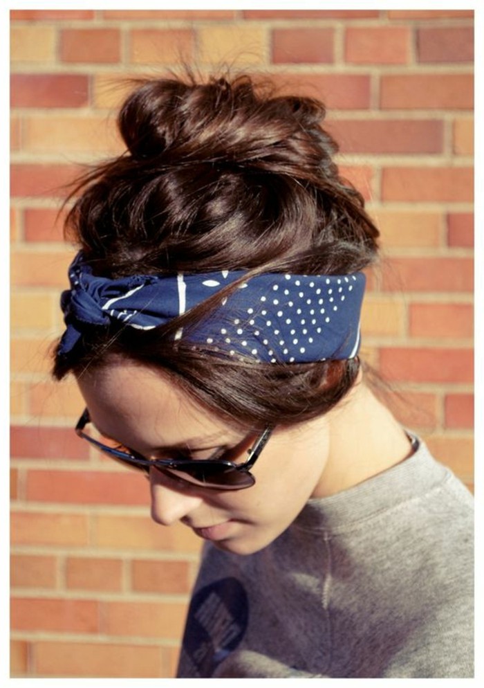 blaues-Haarband-für-coole-Frisuren