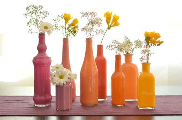deko-bastelideen-orange-flaschen-kreative-schöne-blumen