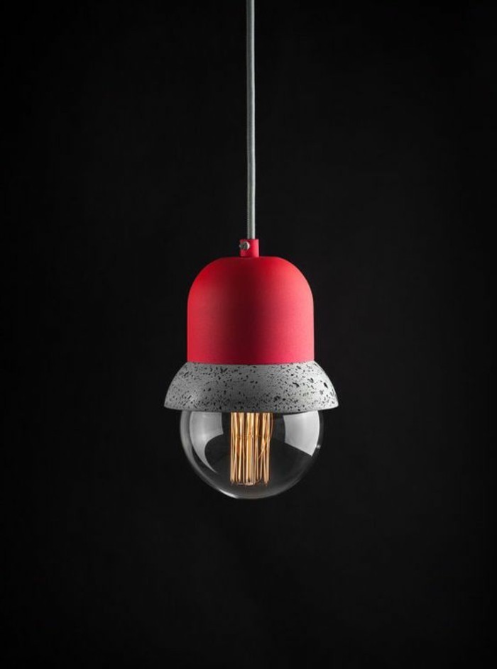 extravagantes-Modell-rote-Lampe-Pendelleuchte-mit-rotem-Teil